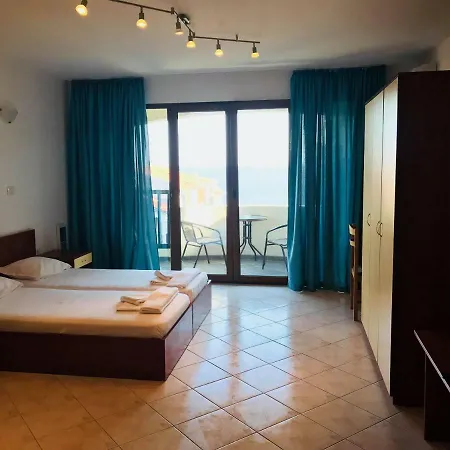 Apartment Ps / Suncoast Sweti Wlas